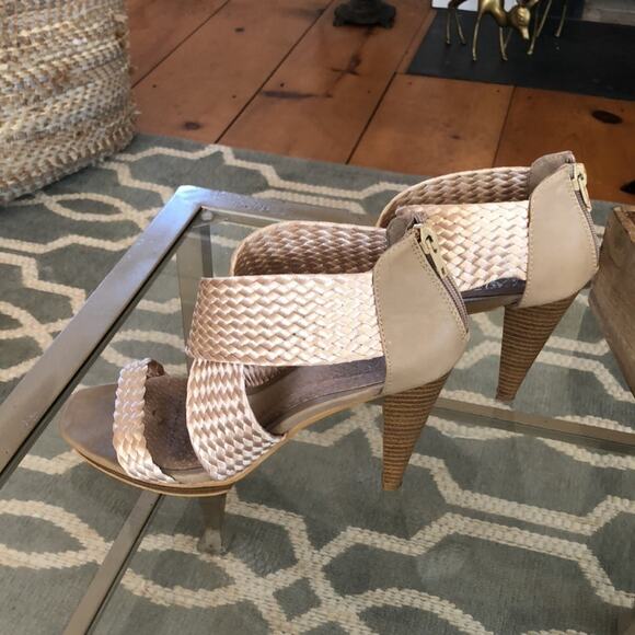 Pilar Abril Cream Heeled Sandals, Size 7 1/2 - Picture 4 of 9